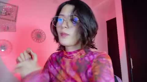 Snapshot of emicute_ chatting on June 13, 2026, 10:29 pm online show from June 13, 2026, 10:29 pm