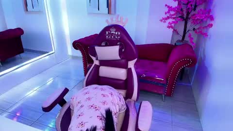 Snapshot of emiily_andrews chatting on April 29, 2026, 7:53 pm Emiily online show from April 29, 2026, 7:53 pm