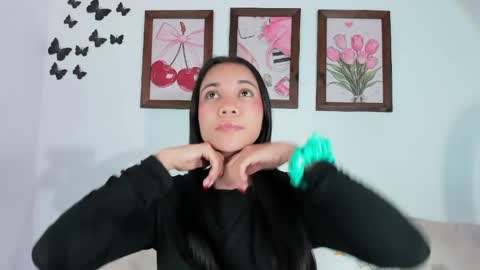 Snapshot of emiily_parkerr chatting on May 18, 2026, 10:15 pm Emily online show from May 18, 2026, 10:15 pm