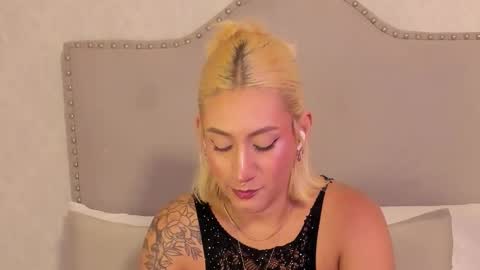 EMILY ROBERTS online show from November 9, 2025, 2:54 am