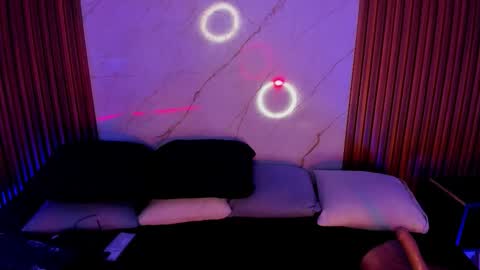   online show from November 7, 2025, 1:05 am