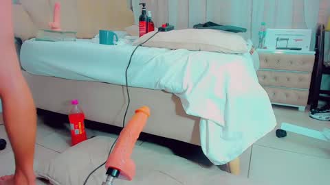 EmillySaenz online show from January 31, 2025, 10:10 am