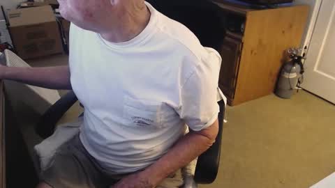 Snapshot of emil_karpo chatting on May 1, 2026, 3:38 pm Terrance1st online show from May 1, 2026, 3:38 pm