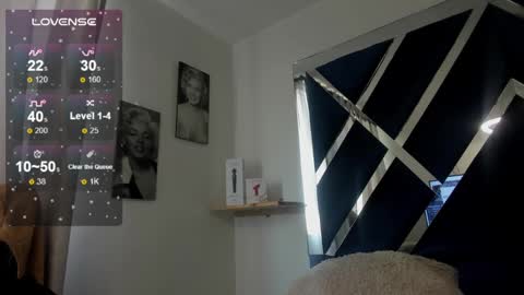 emilayton_ online show from January 14, 2025, 6:38 pm