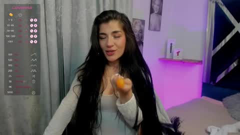 emilayton_ online show from February 19, 2025, 4:55 am