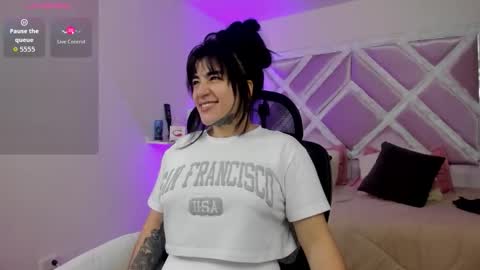 emilayton_ online show from October 14, 2025, 7:14 pm