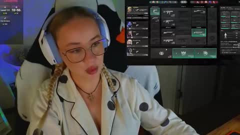 Emili online show from September 11, 2025, 6:30 pm