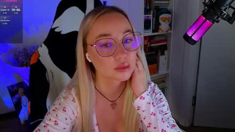 Emili online show from October 4, 2025, 8:34 am