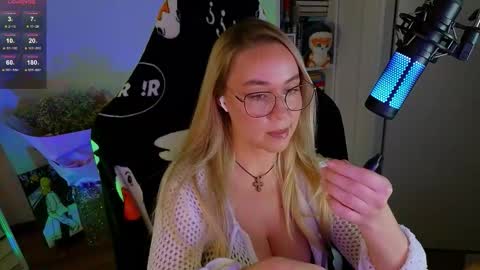 Emili online show from October 9, 2025, 1:09 pm