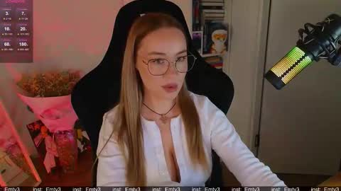 Emili online show from December 2, 2025, 12:54 pm