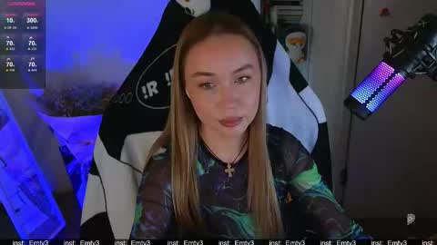 Emili online show from December 16, 2025, 4:23 pm