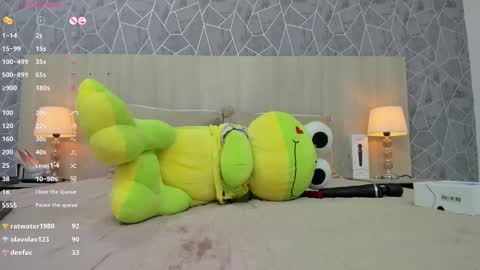 Emili Lenus online show from February 25, 2025, 5:36 pm