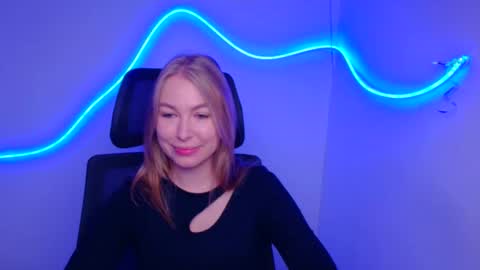 Emilia online show from September 19, 2025, 5:20 am