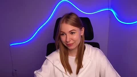 Emilia online show from October 8, 2025, 5:49 am