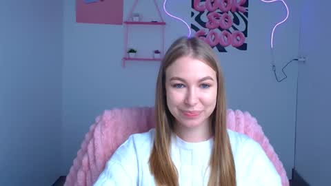 Emilia online show from November 7, 2025, 6:46 am