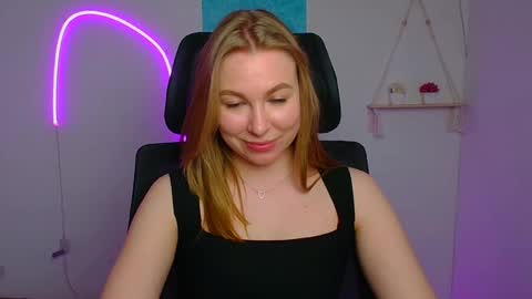 Emilia online show from April 18, 2026, 7:07 pm