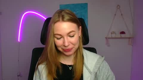 Emilia online show from April 21, 2026, 5:36 am