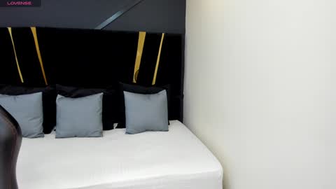 Snapshot of emiliee_xx chatting on December 9, 2024, 4:58 pm Emillie online show from December 9, 2024, 4:58 pm