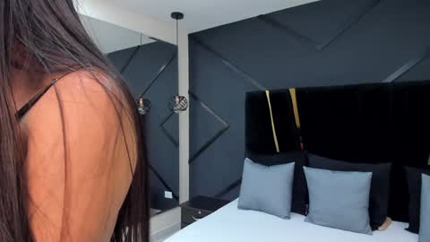 Snapshot of emiliee_xx chatting on December 26, 2024, 5:19 pm Emillie online show from December 26, 2024, 5:19 pm