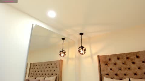 Snapshot of emiliee_xx chatting on January 6, 2025, 7:35 pm Emillie online show from January 6, 2025, 7:35 pm