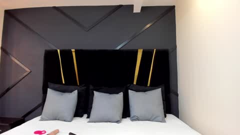 Snapshot of emiliee_xx chatting on January 14, 2025, 5:23 pm Emillie online show from January 14, 2025, 5:23 pm