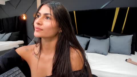 Snapshot of emiliee_xx chatting on January 16, 2025, 8:03 pm Emillie online show from January 16, 2025, 8:03 pm