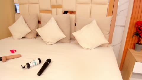 Snapshot of emiliee_xx chatting on February 8, 2025, 12:39 pm Emillie online show from February 8, 2025, 12:39 pm