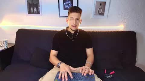 Snapshot of emiliocum_24 chatting on June 27, 2026, 3:22 am EMILIOCUM online show from June 27, 2026, 3:22 am