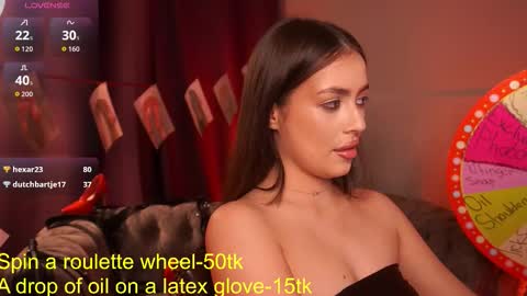  Emiliya  online show from September 19, 2025, 2:07 pm