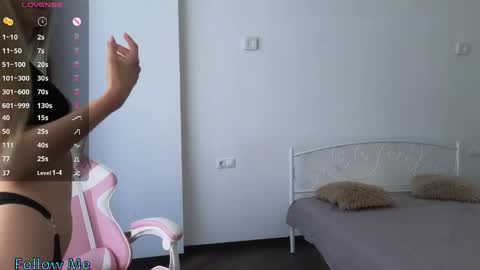 Snapshot of emilly___ chatting on June 1, 2026, 7:10 am Emilly online show from June 1, 2026, 7:10 am