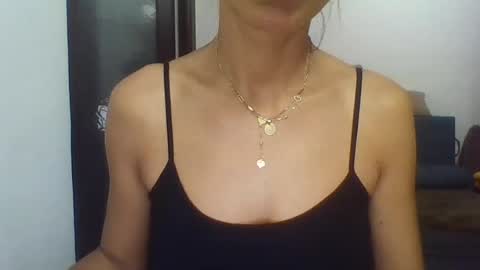 Snapshot of emilly_anne chatting on July 14, 2026, 10:26 pm Annita online show from July 14, 2026, 10:26 pm