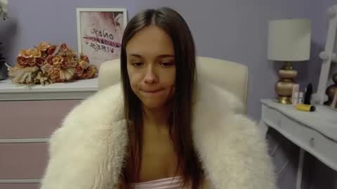 Emilly online show from November 11, 2025, 7:52 am