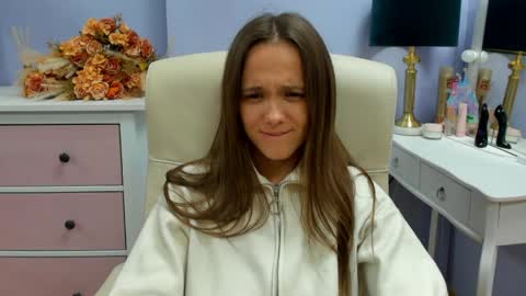 Snapshot of emilly_lust99 chatting on May 21, 2026, 6:42 am Emilly online show from May 21, 2026, 6:42 am