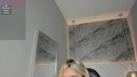 emilly_mell online show from December 19, 2025, 11:17 am