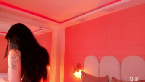 Emilly  online show from November 26, 2025, 5:25 pm