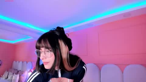 Snapshot of emilly_williamss chatting on May 15, 2026, 5:42 pm Emilly online show from May 15, 2026, 5:42 pm