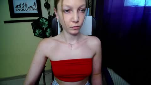 Snapshot of emilly_xkiss chatting on May 26, 2026, 12:45 pm Emilly online show from May 26, 2026, 12:45 pm
