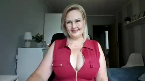 EmillyLove online show from July 4, 2026, 8:53 am