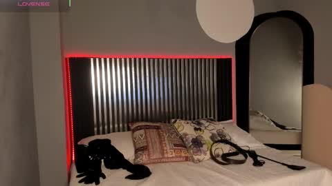              online show from October 17, 2025, 8:22 pm