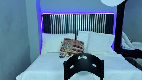              online show from October 23, 2025, 7:45 pm