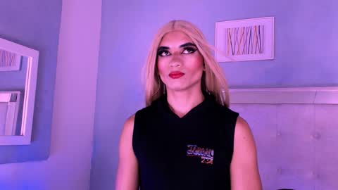 Snapshot of emily_castillo1_ chatting on September 21, 2025, 5:53 am emily_castillo1_ online show from September 21, 2025, 5:53 am