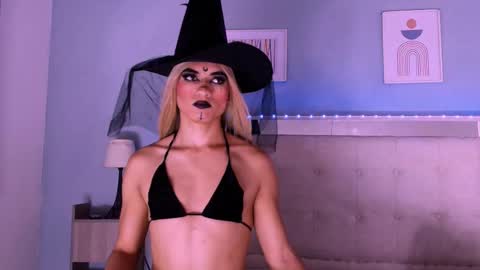 Snapshot of emily_castillo1_ chatting on October 4, 2025, 5:27 am emily_castillo1_ online show from October 4, 2025, 5:27 am