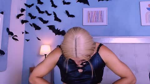 Snapshot of emily_castillo1_ chatting on November 8, 2025, 6:02 am emily_castillo1_ online show from November 8, 2025, 6:02 am