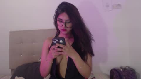 Snapshot of emily_fox_3 chatting on April 13, 2026, 2:39 am emily fox 3 online show from April 13, 2026, 2:39 am