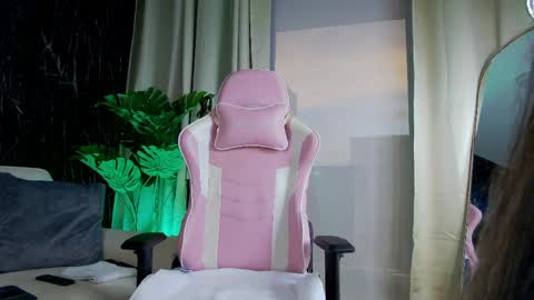 Emily foxx01 online show from April 4, 2026, 11:13 pm