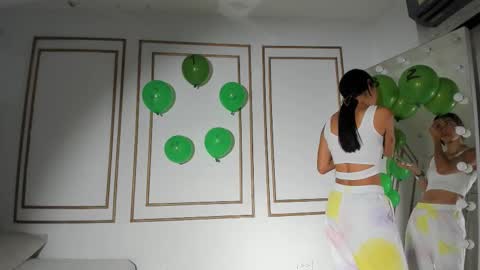 emily_gaviria1 online show from March 18, 2026, 12:08 pm