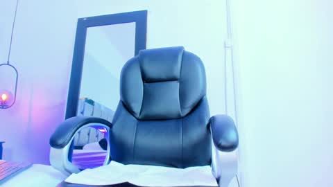 Emi  online show from January 14, 2025, 12:56 pm