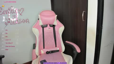 independet model online show from December 22, 2024, 6:04 pm