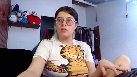 Julieta online show from March 10, 2025, 6:01 pm