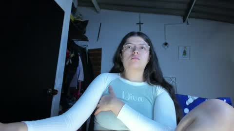 Snapshot of emily_katz chatting on June 19, 2026, 1:15 pm Julieta online show from June 19, 2026, 1:15 pm